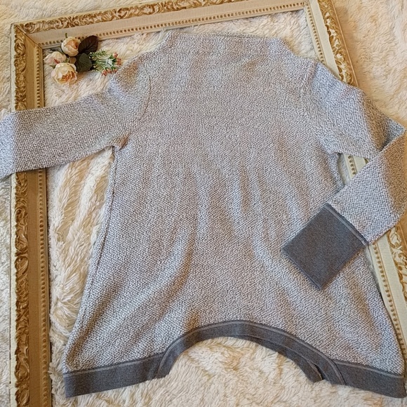 Anthropologie Tops - Anthropologie Gray asymmetrical sweatshirt sz m